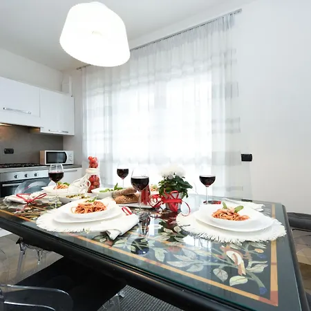 Apartment Desenzanoloft Official Partner Marriott Homes & -the Wind Rose Renovation 2025 Desenzano del Garda